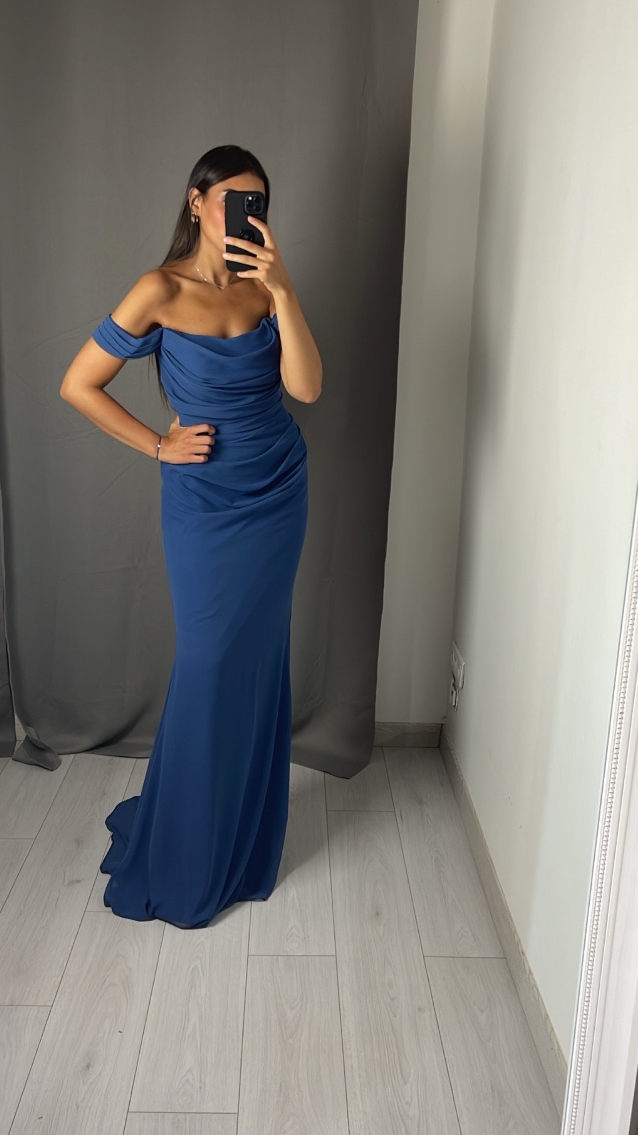 Alessia Abendkleid aus smaragdgrünem Satin 3142