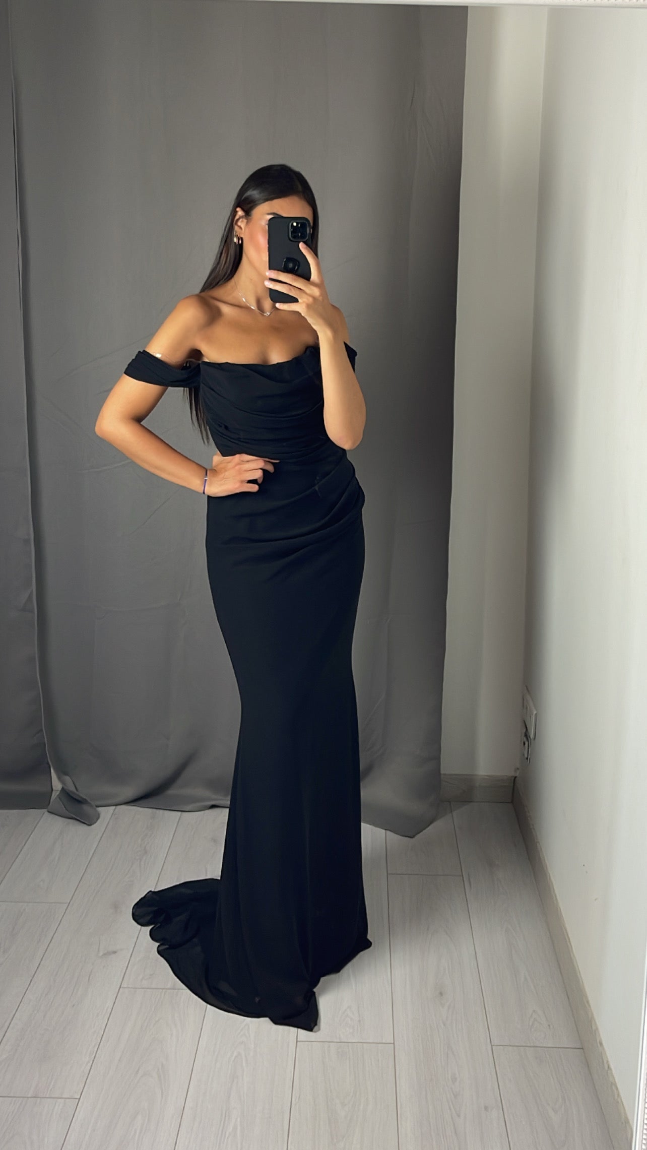 Alessia Abendkleid aus smaragdgrünem Satin 3142