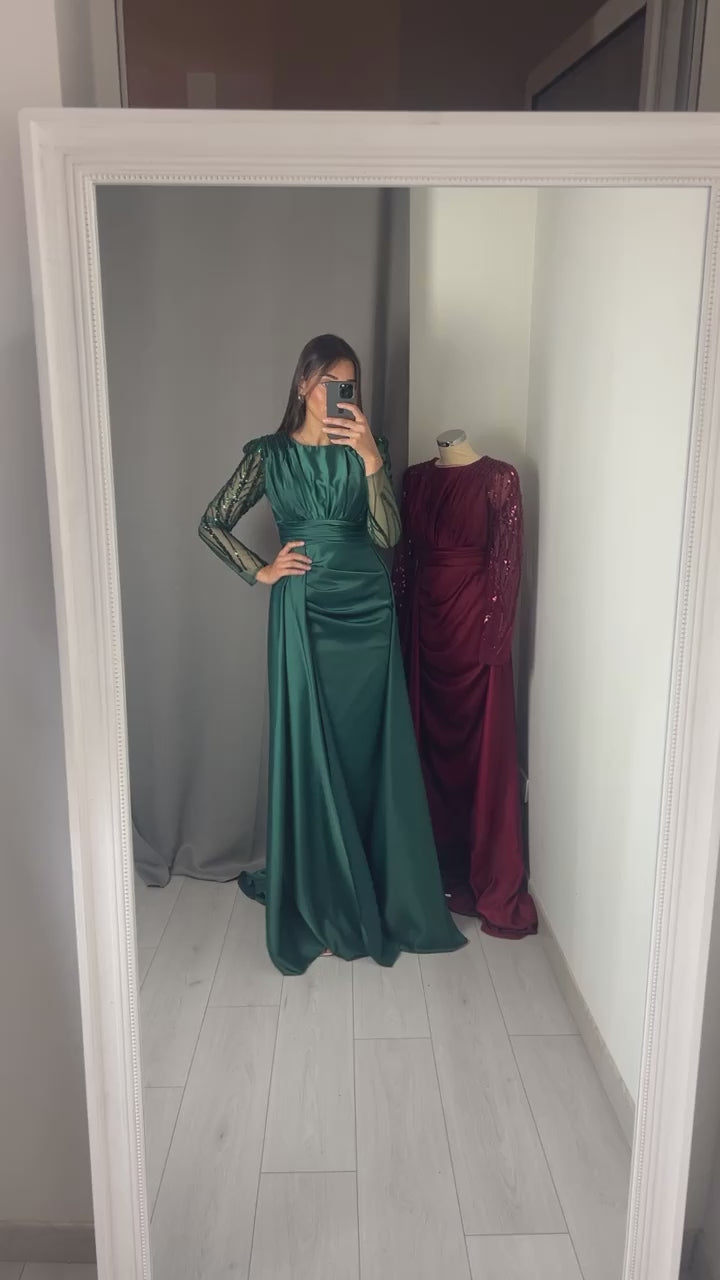 Vestido de noche Gabriella en raso verde esmeralda